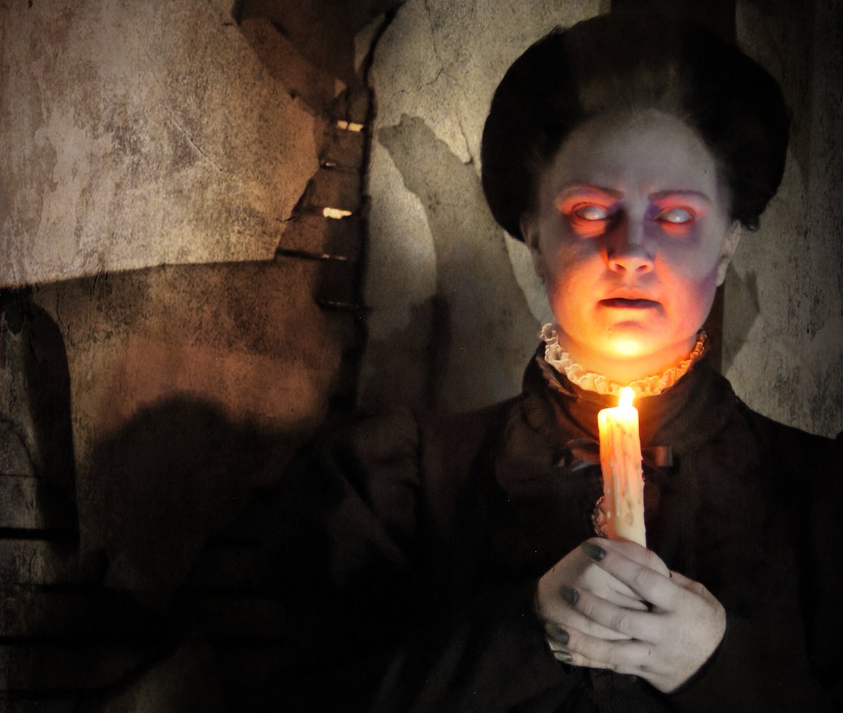 WinchesterHouse's tweet photo. At today's 3:00pm Winchester Mystery House #WinchesterHouse presentation - you never now what you might receive as a gift #MidsummerScream https://t.co/6Y99fqFAgQ