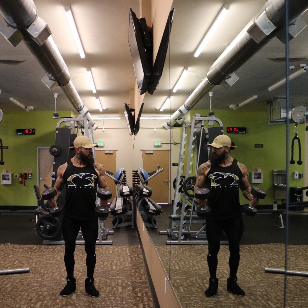 RivalryCo's tweet photo. You Vs You! #rivalry #Rivalryclothing #rvry #fit #fitness #apparel #gym #lift #armday #gains https://t.co/IzUN0hP5fw