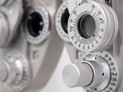 HarvardHealth's tweet photo. 5 ways to protect your eyes from age-related macular degeneration: https://t.co/6Dr2K0iZca #HarvardHealth https://t.co/lqOnEjugU8