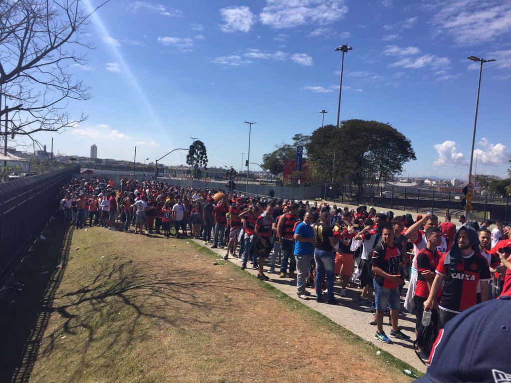 Flamengo's tweet photo. A Maior Torcida do Mundo vai chegando para apoiar o Mengão em São Paulo #VamosFlamengo #CORxFLA https://t.co/75o1pZzFT3