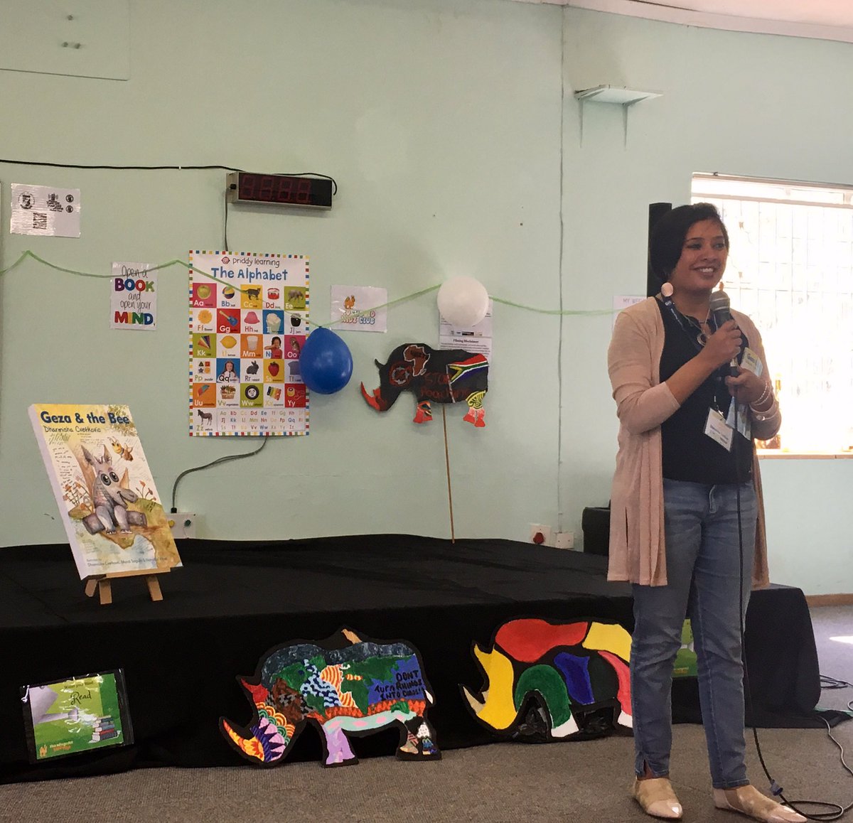 DharmishaCvet's tweet photo. Such a treat to see so many #kids with a love for #books &amp; nature! #power session @jozisBBF #gezaandthebee https://t.co/huzHm8thuF