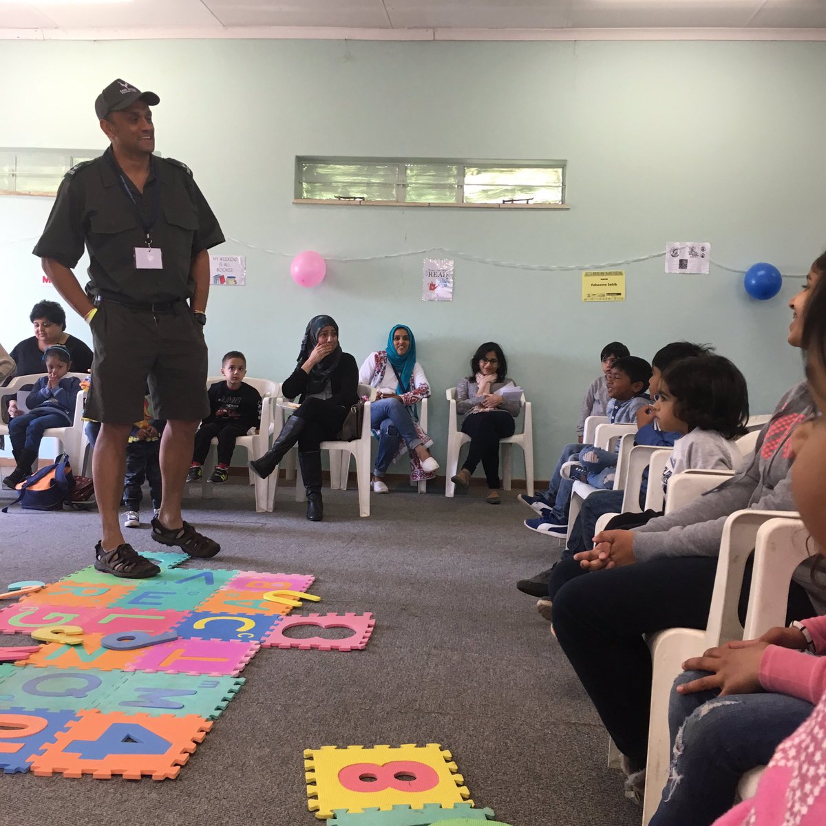 DharmishaCvet's tweet photo. Such a treat to see so many #kids with a love for #books &amp; nature! #power session @jozisBBF #gezaandthebee https://t.co/huzHm8thuF