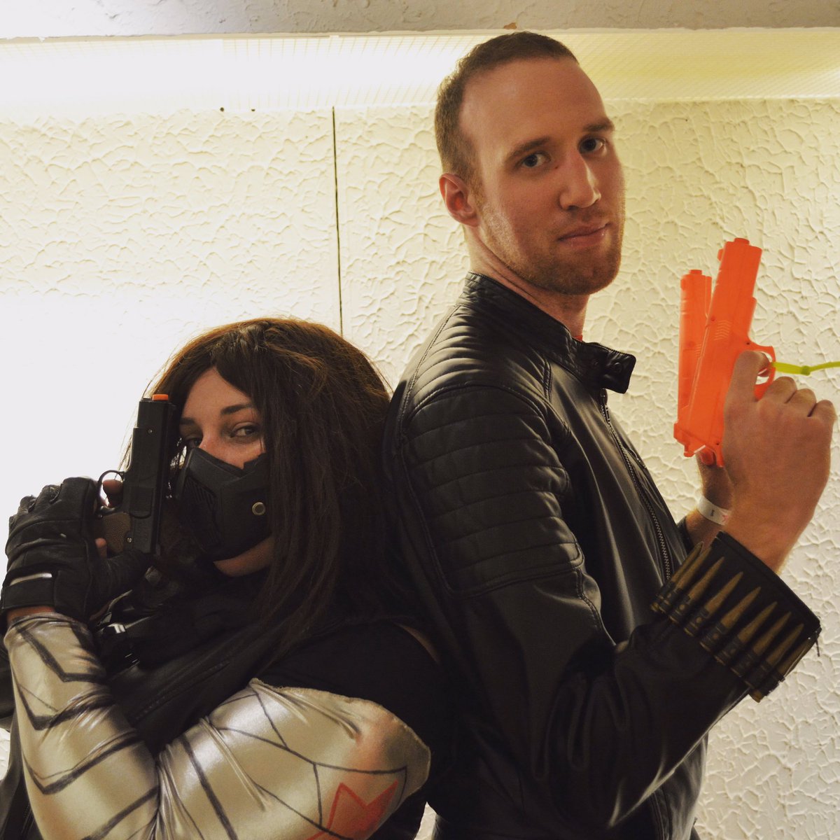 MidnighterBae's tweet photo. "Back to back like I'm on the cover of Lethal Weapon." #BuckyNat #Fandomfest2017 https://t.co/9r0ypizm11