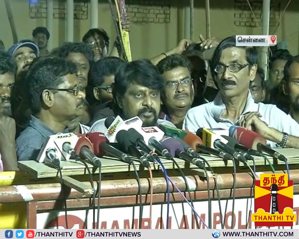 ThanthiTV's tweet photo. இயக்குநர் சங்கத் தேர்தல் : புதுவசந்தம் அணியின் தலைவர் வேட்பாளர் விக்ரமன் 1,533 வாக்குகள் பெற்று வெற்றி
#Vikraman #TNFDA #TamilCinema https://t.co/qkIM3oecz5