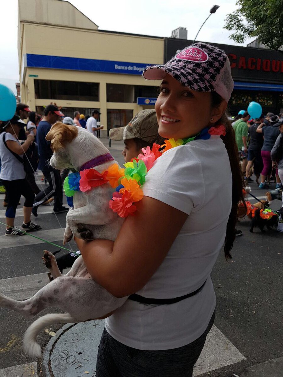 VisionGCobranza's tweet photo. 🐩Felices en la caminata canina!! 🐕 VG cuidando de nuestros peluditos!!🐶 #felicidadVG #peluditos #FeriaDeLasFlores @tierragro @alcaldiademed https://t.co/UHVry25ptU