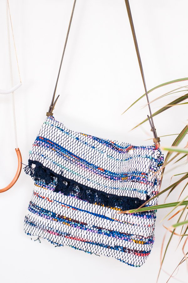 homeologycoza's tweet photo. HOW TO MAKE A DIY CROSS BODY BAG FOR UNDER $10 https://t.co/xnOwZqgk1u #diy #simplediy #crafts #bag #f4f #bagdiy #craftproject #beautifulDIY https://t.co/O7O5Y3QrCr