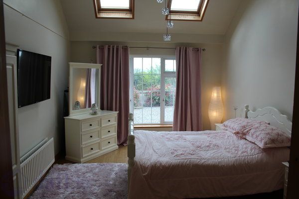 PurcellProps's tweet photo. This 2-bedroom bungalow is ideal for those who prefer the quiet life and picturesque scenery 🌳  More info 👉🏼 https://t.co/vTEBPfADKi https://t.co/Y6pwyQDG9r