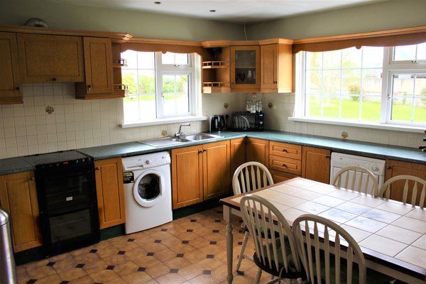 PurcellProps's tweet photo. This 2-bedroom bungalow is ideal for those who prefer the quiet life and picturesque scenery 🌳  More info 👉🏼 https://t.co/vTEBPfADKi https://t.co/Y6pwyQDG9r