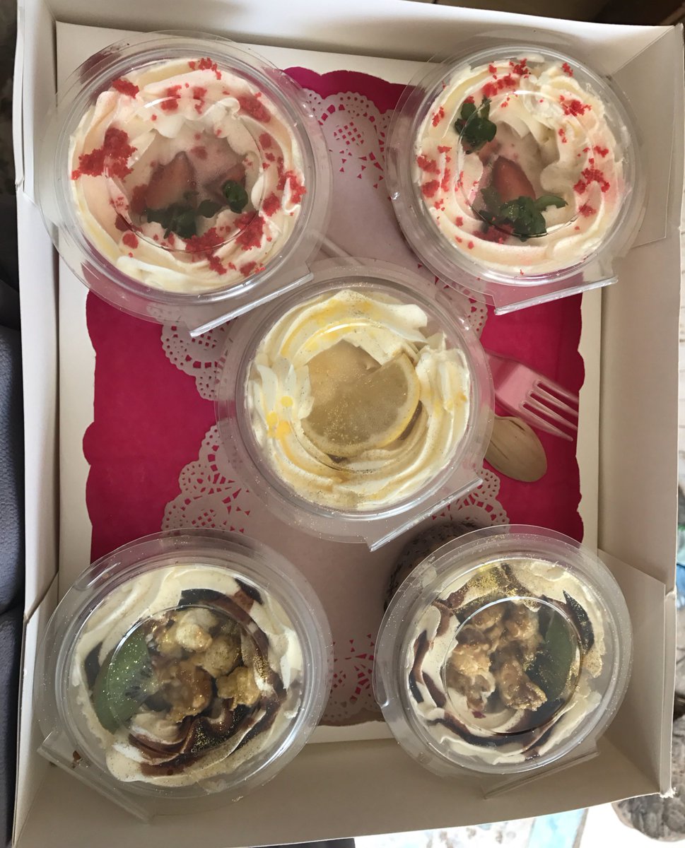 SadieB_'s tweet photo. Mini cheesecakes, maxi cheesecakes... All #CakeVelvet 😋 https://t.co/BdKB1fqOYf