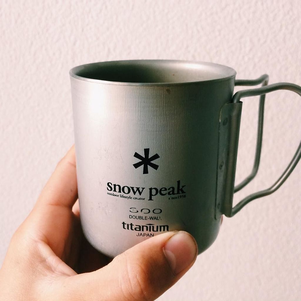 Simple1229White's tweet photo. 自分でドリップコーヒーを淹れるようになったのは、大学に入った頃。村山由佳さんの「おいしいコーヒーのいれ方」にハマってから。

#Switzerland #eschlikon #coffee #dripcoffee #freshc… https://t.co/k1zZTykVes https://t.co/QtvoHAck86