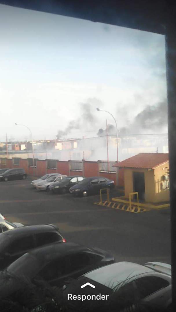 LigiaDelfin's tweet photo. #12:20pm Y en #Guayana sólo es noticia la represión, los puntos de la prostituyente son una vergüenza. Quedaron deslegitimados una vez más. https://t.co/2L674w1tMN