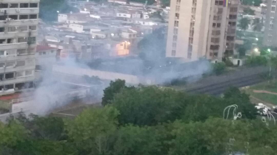 LigiaDelfin's tweet photo. #12:20pm Y en #Guayana sólo es noticia la represión, los puntos de la prostituyente son una vergüenza. Quedaron deslegitimados una vez más. https://t.co/2L674w1tMN
