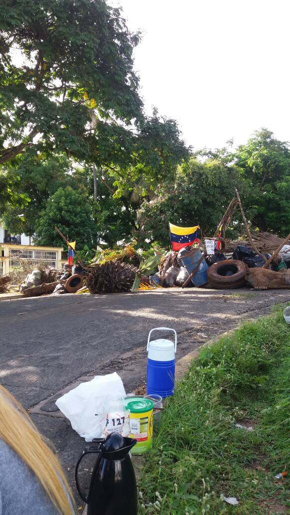 LigiaDelfin's tweet photo. #12:20pm Y en #Guayana sólo es noticia la represión, los puntos de la prostituyente son una vergüenza. Quedaron deslegitimados una vez más. https://t.co/2L674w1tMN