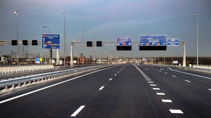 Snelweg A6 bij Almere is komende jaren een bouwput bit.ly/2tOpCUe