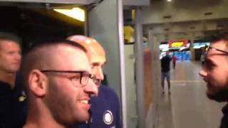 videointerit's tweet photo. VIDEO - #Spalletti abbracciato dai tifosi: "Ma 2-3 partite non bastano" https://t.co/oQ6GkWCfvT #Inter #InterIsComing #VideoInter https://t.co/RyJXNVgWip