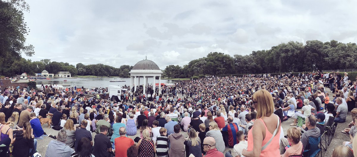What an amazing day 🙌🏼 Ska Face live at the bandstand this afternoon! 👯🎤🍦🎺🍻💃🏻 #stanleyparkblackpool