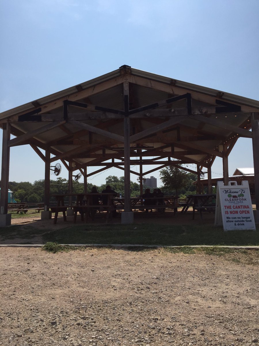 We're all set at @clearforkfoodpark! Come join us! Eat, drink, and be merry!
.
#downtoearthdfw