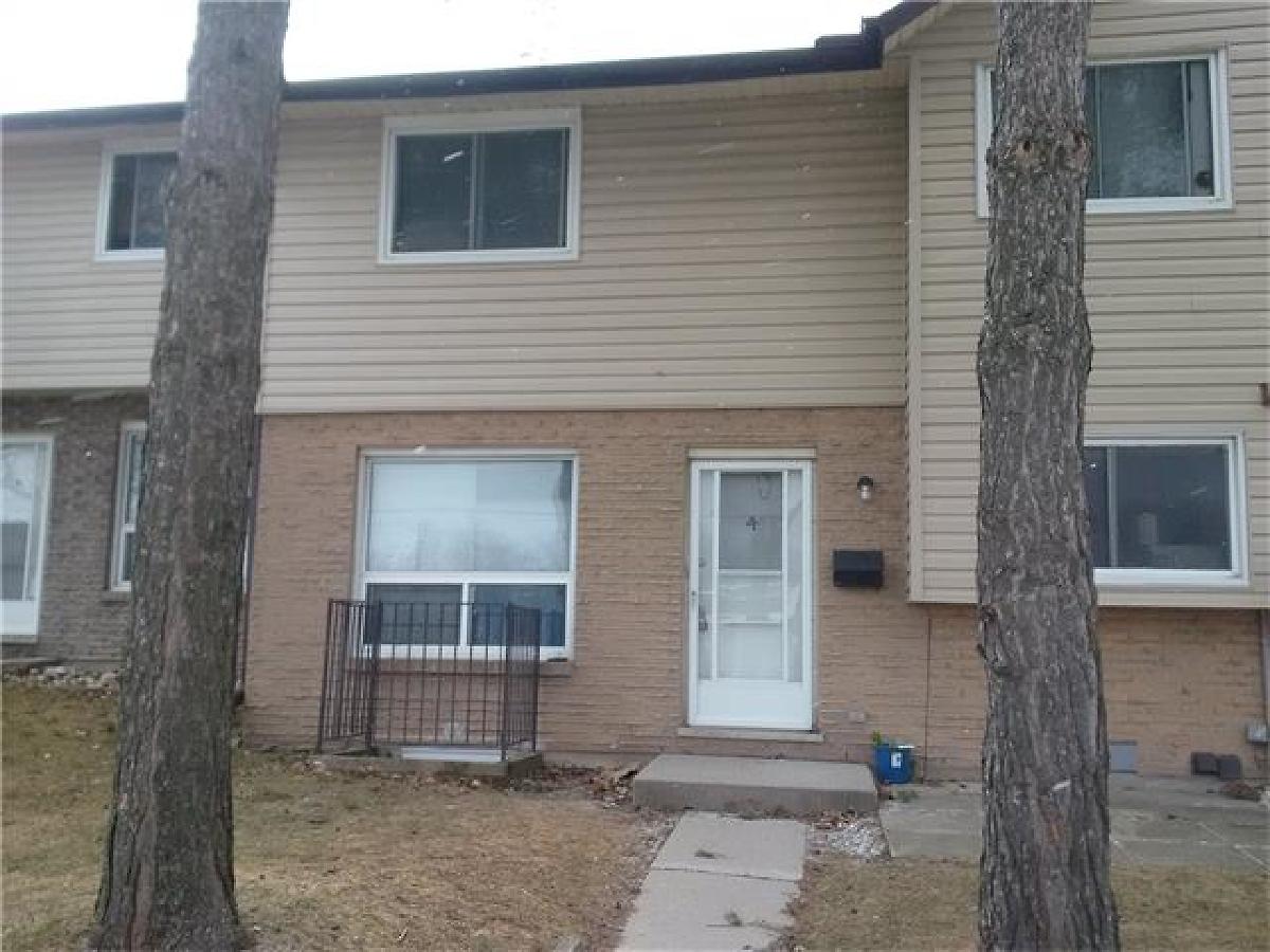 AndyGeschi's tweet photo. Opportunity knocks! Close to both Universities, RIM and Technology Park. Class D2 License for 4 students. Across .. https://t.co/F1E0WjsY9l https://t.co/QH1dBQCZw8