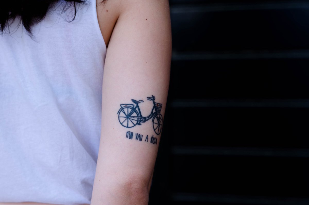 Joulmusique's tweet photo. Cette jolie photo d'@IlyaRomie me donne envie de vous expliquer dans ce thread l'histoire de ce tatouage qui me tient beaucoup à coeur. https://t.co/7eg6F3ESgi