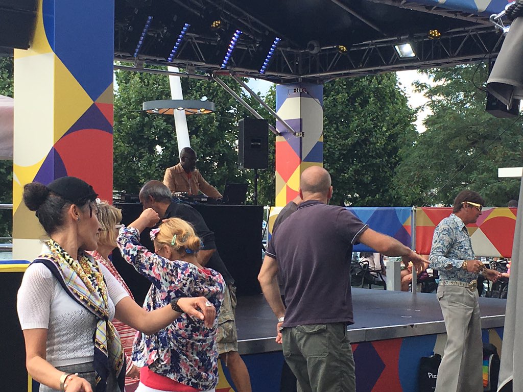 beacolley's tweet photo. The terrace @southbankcentre is moving on up today with @countindigo #scsummertime https://t.co/4sPlpjW0XM