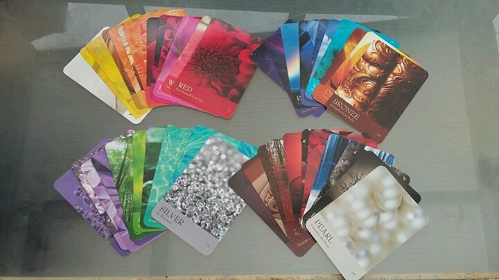 Sarlovesstyle's tweet photo. Look at my beaut #colour #oraclecards. In my kit bag for a bit of soul searching #holisticstylist https://t.co/pBlVEoQIEs