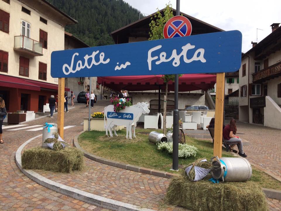 GZortea's tweet photo. #latteinfesta a #Mezzano Quando il turismo incontra agricoltura tradizione volontariato il risultato non può essere che un bellissimo evento https://t.co/mXHiL1MBus