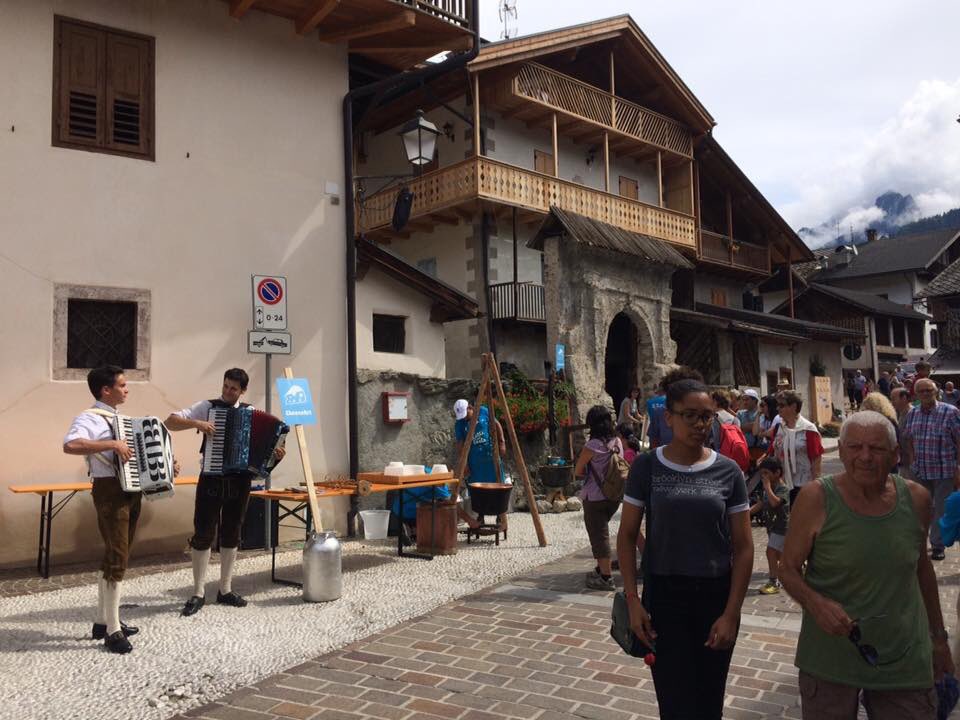 GZortea's tweet photo. #latteinfesta a #Mezzano Quando il turismo incontra agricoltura tradizione volontariato il risultato non può essere che un bellissimo evento https://t.co/mXHiL1MBus