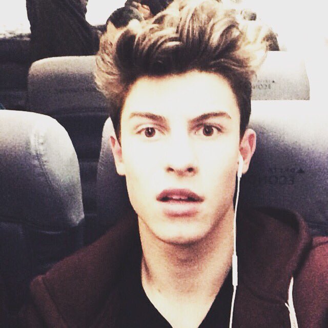 becksss_xx's tweet photo. #MTVHottest Shawn Mendes https://t.co/3st52QLXsx