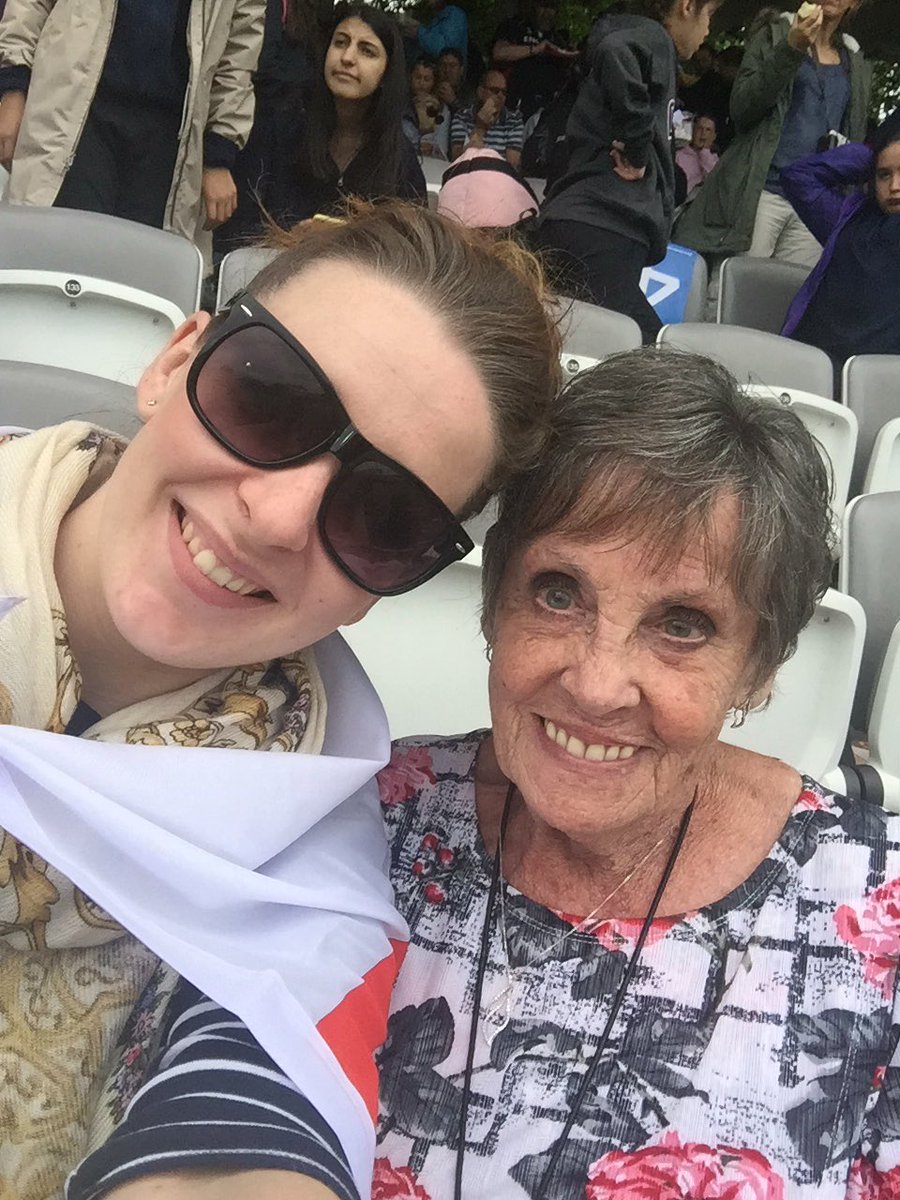 taralui3108's tweet photo. Come on England!! #WWC17 #WWC17Final #2ndtimeround #1993 https://t.co/4uqXUYMqmD