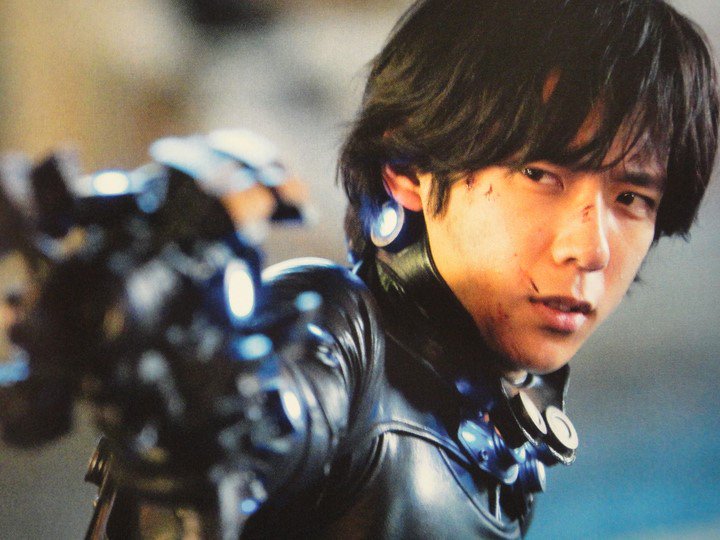 3. 간츠, 간츠퍼펙트앤서 (2011) 처음 본 니노 영화. 좋아하는 장르도 아닌데 왜 제일 처음 본 건지는 모르겠지만, 아마 수트 입은 니노가 섹시했기...