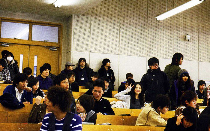 3. 간츠, 간츠퍼펙트앤서 (2011) 처음 본 니노 영화. 좋아하는 장르도 아닌데 왜 제일 처음 본 건지는 모르겠지만, 아마 수트 입은 니노가 섹시했기...