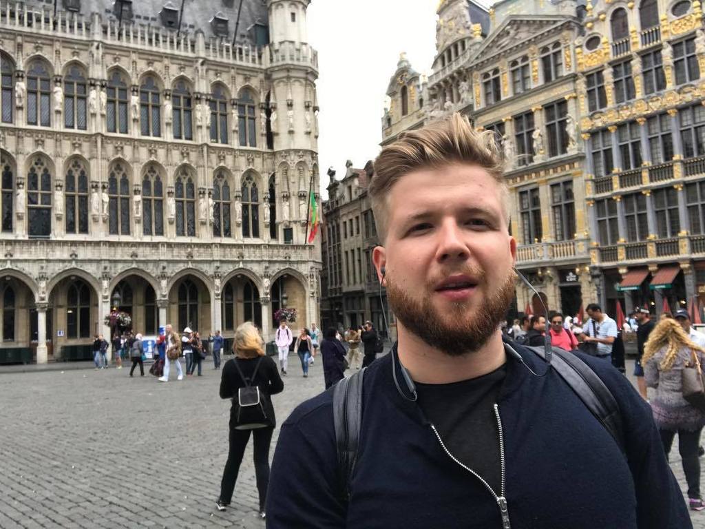 mfomin's tweet photo. Exploring windy Brussels #neverstopexploring #brussels #belgium #travel https://t.co/6lIiuedFFz https://t.co/AbBSbAIBSS