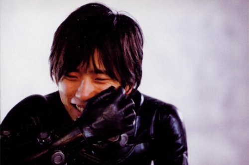 3. 간츠, 간츠퍼펙트앤서 (2011) 처음 본 니노 영화. 좋아하는 장르도 아닌데 왜 제일 처음 본 건지는 모르겠지만, 아마 수트 입은 니노가 섹시했기...