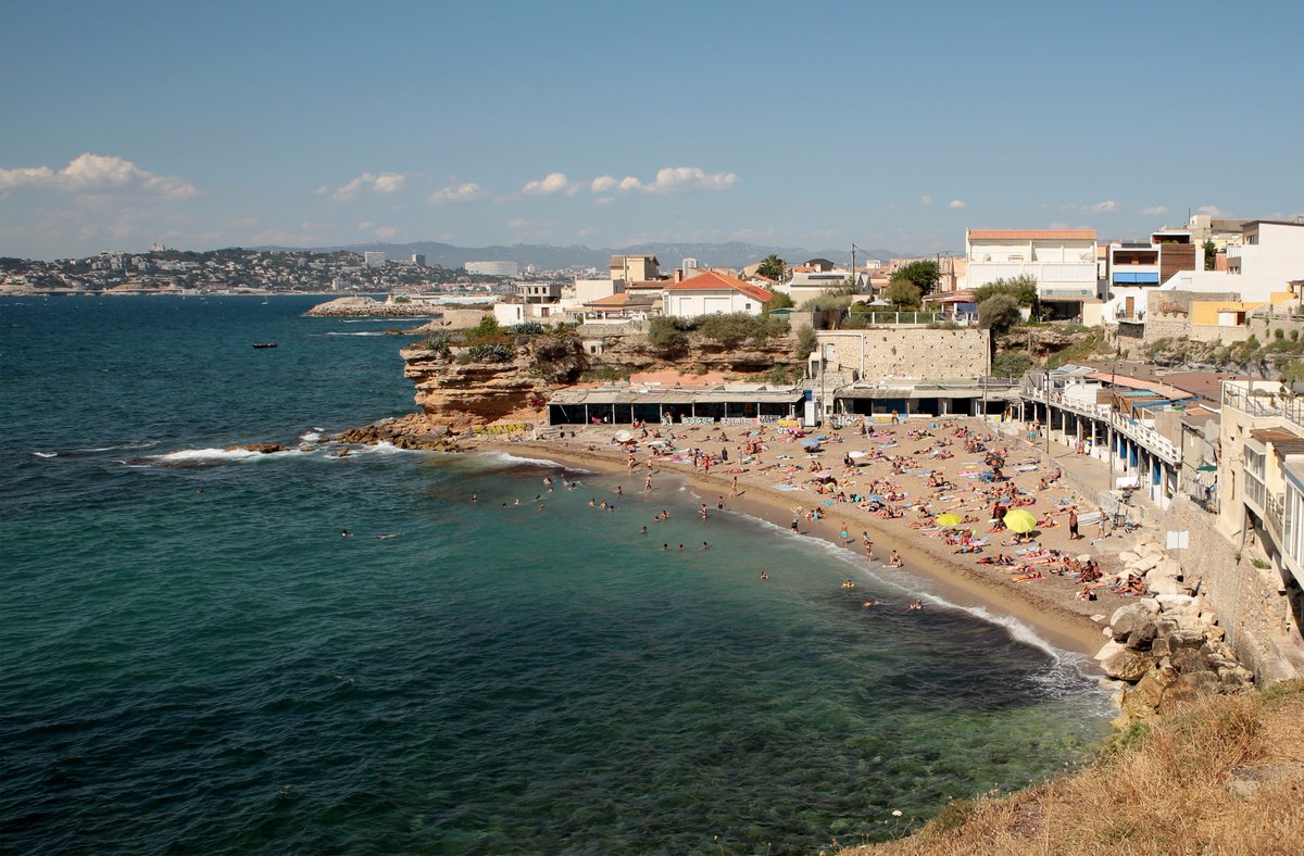 DavidLaMars's tweet photo. La plage de la Verrerie, "espace dérégulé" écrit Patrick Coulomb dans "On l'appelle #Marseille" #Gaussen #ChezDédé https://t.co/969Nsjqudi