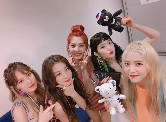lMCHANGKIUN's tweet photo. #1 on Inkigayo.....? Thank you Luvies!!!ㅡ♡ #RedVelvet5thWin https://t.co/bth4hkO9U9