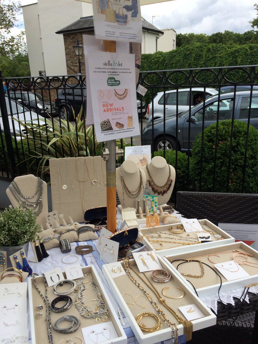 AmandaNZAllen's tweet photo. #stelladot #jewelry #newcollection #delicious #lunch #snacks #Hampstead @Freemasons_Arms till 5.30pm pop by &amp; try on our stunning new pieces https://t.co/cMAzK6VvC2