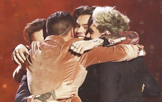 93irelad's tweet photo. 07.23.10, (exactly) 8:22
and it's alright calling out for somebody to hold tonight,
#7YearsOfOneDirection
#7YearsOfHappiness https://t.co/8wAOR9lrjF