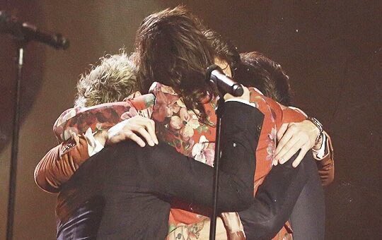 93irelad's tweet photo. 07.23.10, (exactly) 8:22
and it's alright calling out for somebody to hold tonight,
#7YearsOfOneDirection
#7YearsOfHappiness https://t.co/8wAOR9lrjF