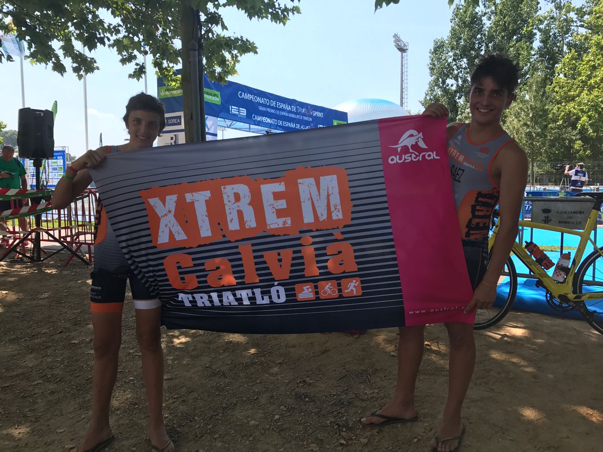 TriatloCalvia's tweet photo. Cap de setmana a Banyoles. Campionat d'Espanya triatló i aquatló Sprint! Detall de @reinventamosTri per animar al club! 😄 https://t.co/QCLVr3FFXT