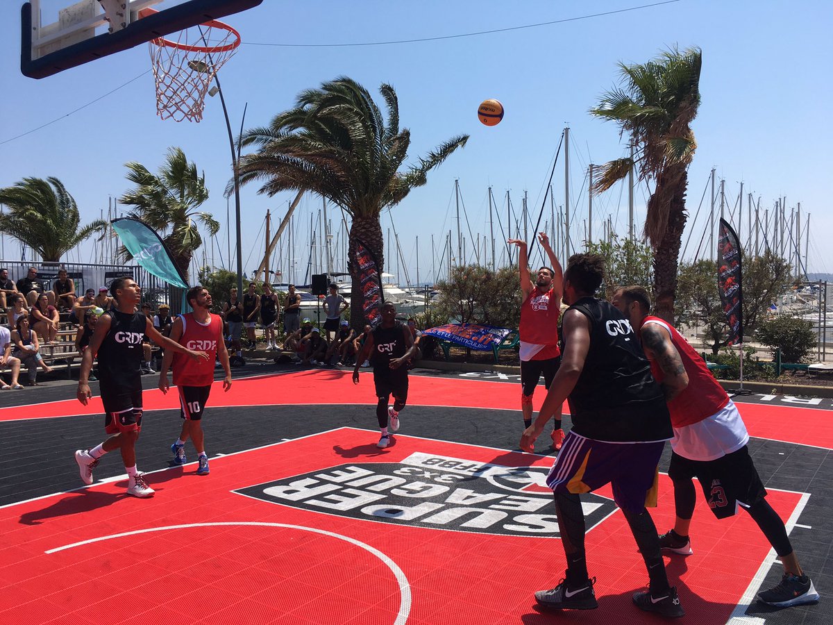 05Rez's tweet photo. Sous le ☀️de @villedhyeres  la pression monte sur le terrain du Tournoi Central @Riviera3x3 !!! Objectif #OpenFrance3x3 @ffbasketball #GRDF https://t.co/lgU4tsEE9B