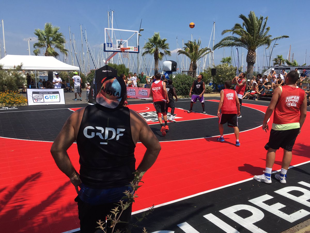 05Rez's tweet photo. Sous le ☀️de @villedhyeres  la pression monte sur le terrain du Tournoi Central @Riviera3x3 !!! Objectif #OpenFrance3x3 @ffbasketball #GRDF https://t.co/lgU4tsEE9B