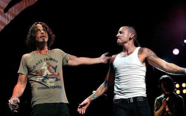 sizzee8's tweet photo. Who cares if one more light goes out?? 
I DO!!! National suicide line 1-800-273-8255 . Your Loved! #suicide #chester https://t.co/nFgOU94GhP https://t.co/ij0CiyihG9