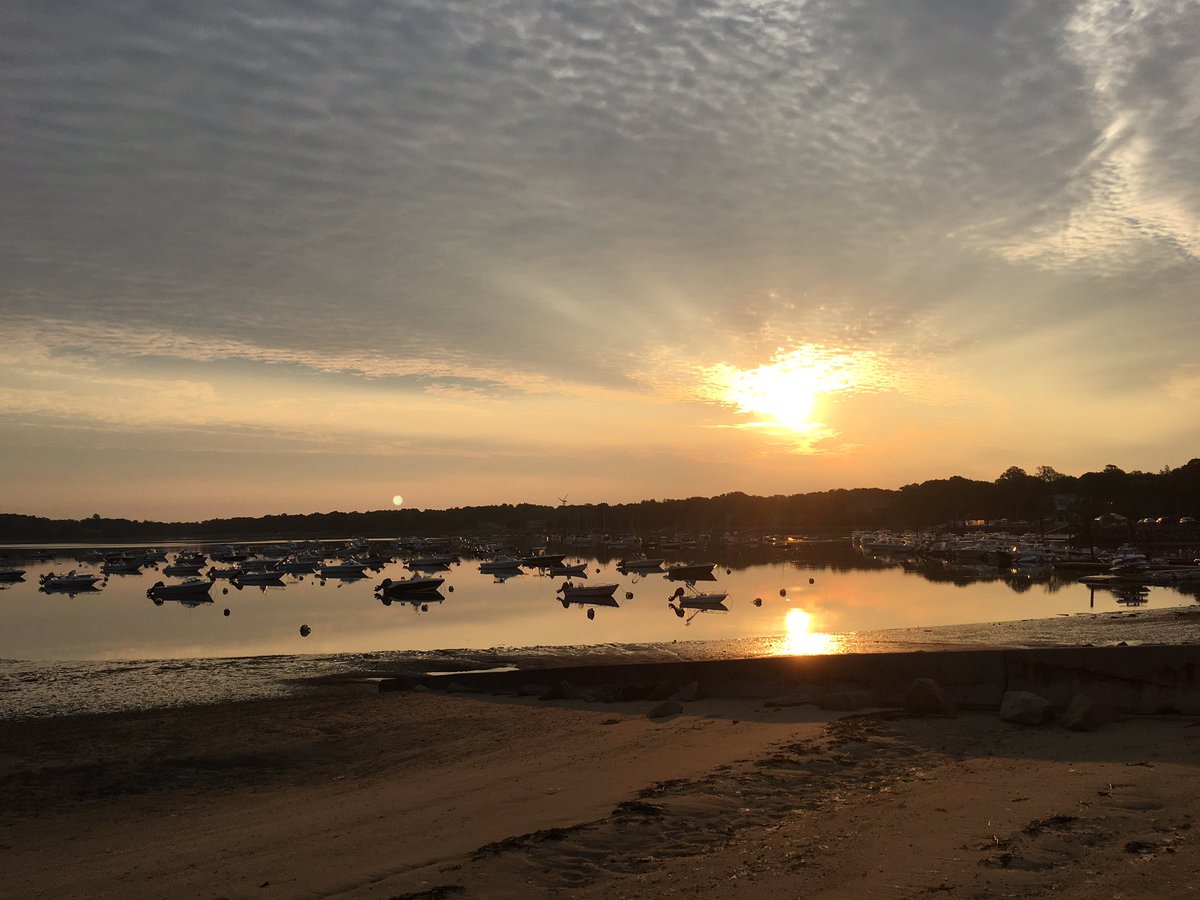 paul_lynch's tweet photo. A couple pics from a sunrise paddle yesterday @YourIslandPark. Hingham Beach to #Peddocks. Water like glass! #BostonHarborIslands https://t.co/8JgQAwfC2Z