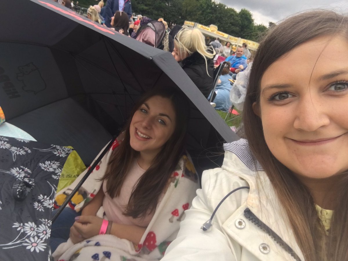CharlottyAlice's tweet photo. @STynesideEvents A bit of rain won't dampen our mood!! https://t.co/HqyFZo7Qvb