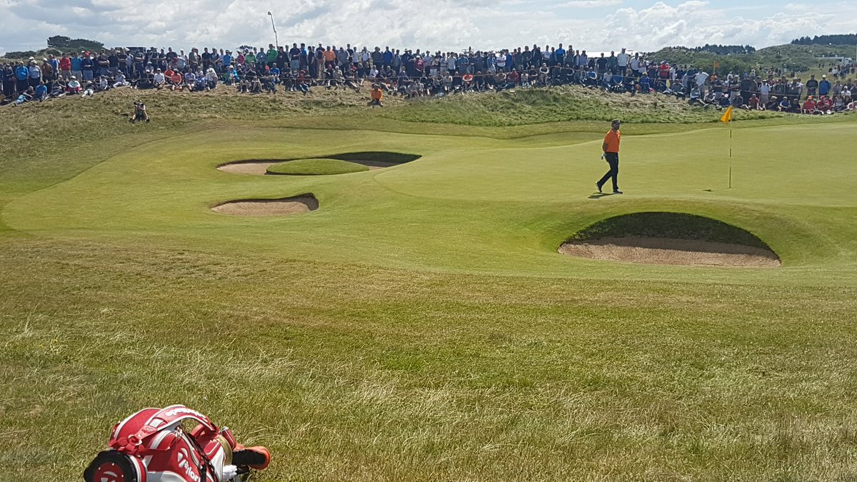 Golfnl's tweet photo. Na de afslag op de par-3 7de kan Joost aan de bak. Zelden zo'n moeilijke ligging gezien...

Retweet als je de bal ziet liggen 🤗 https://t.co/mgN6vi2xdn