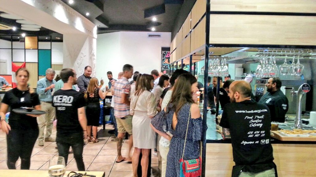 laALACENARoja's tweet photo. #Aniversario de #Kero #Vigo "cocina peruana con producto 100% gallego, ni cocina fusión ni cocina con - fusión" de Juan Carlos Perret https://t.co/HK85vBvyEg