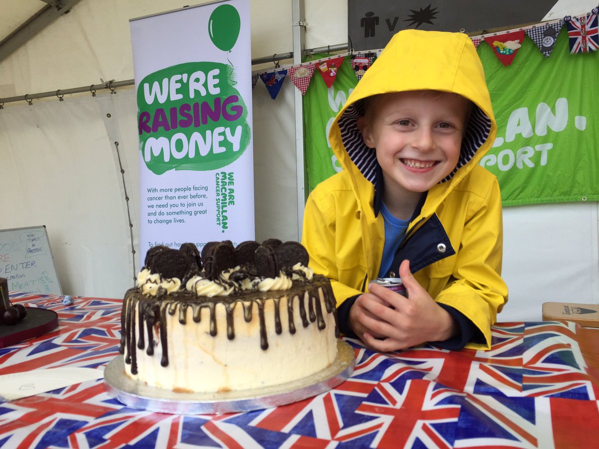 Andy_Dingaling's tweet photo. Loving the #GreatBritishCAKEoff at @GBfoodfestival with @Ugne_Bakes &amp; @HowardMiddlebun @RedLetterDaysUK @RLDZerrin https://t.co/WX4areMbJ8