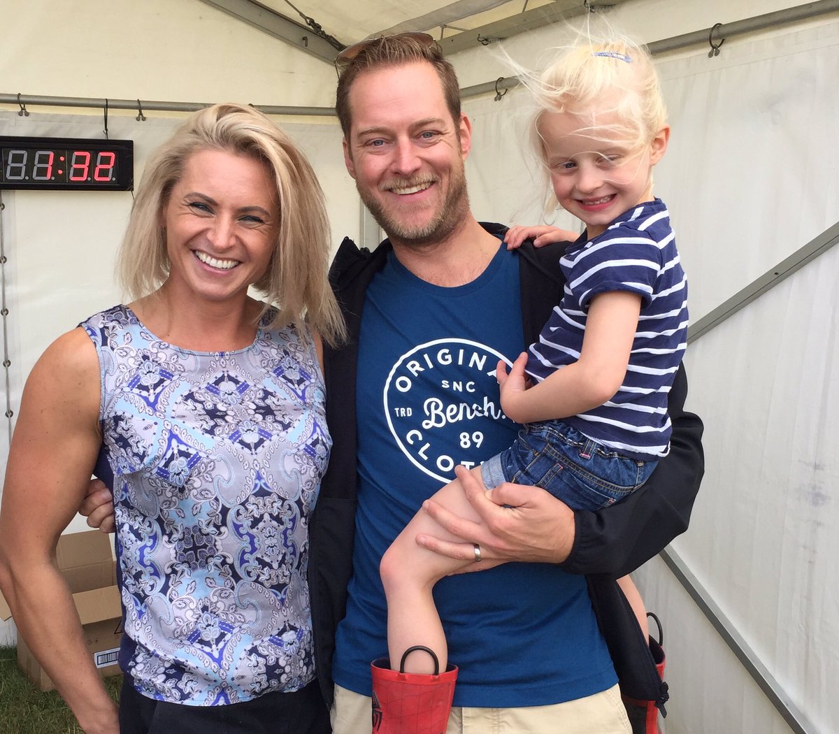 Andy_Dingaling's tweet photo. Loving the #GreatBritishCAKEoff at @GBfoodfestival with @Ugne_Bakes &amp; @HowardMiddlebun @RedLetterDaysUK @RLDZerrin https://t.co/WX4areMbJ8