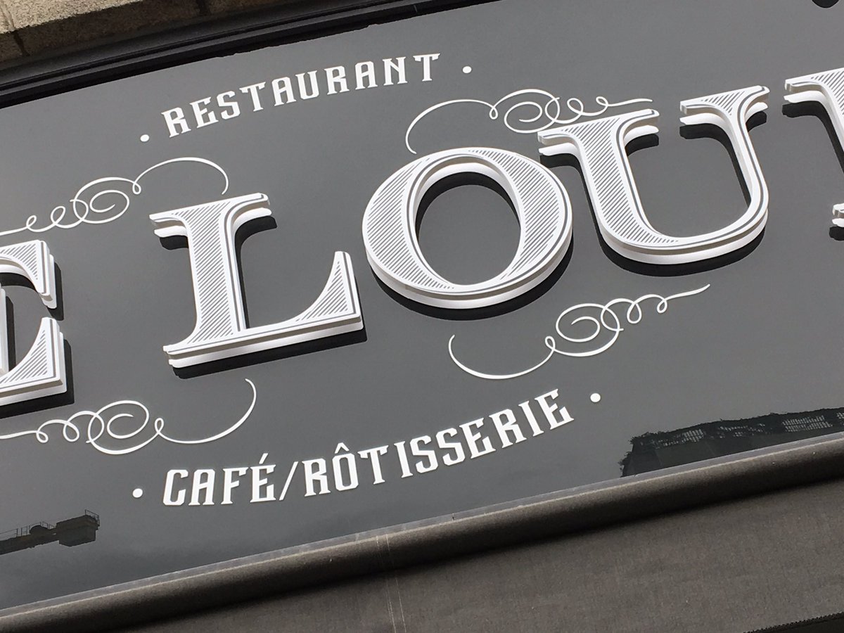 CommRennes's tweet photo. Très jolie enseigne pour LE LOUP en face des anciens Gaumont. Qui a fait ca ? Qu'il se dénonce. #apluss #rennes #pub https://t.co/xcaJHSpfwu
