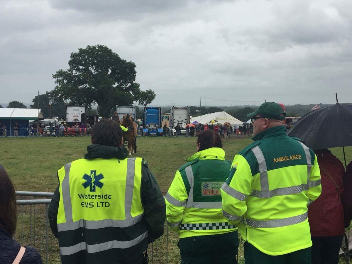 WatersideEMS's tweet photo. #TeamWEMS at the #MainArena at Netley Marsh Steam & Craft Show for the #HeavyHorses show...
#MedicalTeam #4x4Ambulance https://t.co/3gWICtCMTg